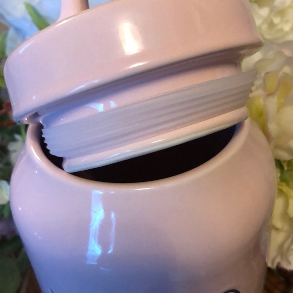 Rae Dunn “XOXO” pink canister with lid - Picture 3 of 6